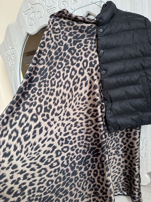 Куртка пуховик черный качественый короткий ,