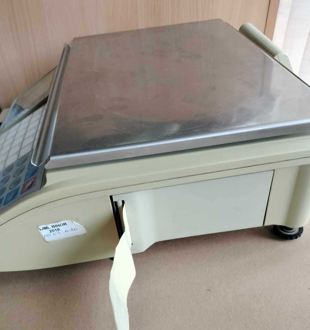 Cantar electronic, 2 rafturi pentru paine, masuta cu roti