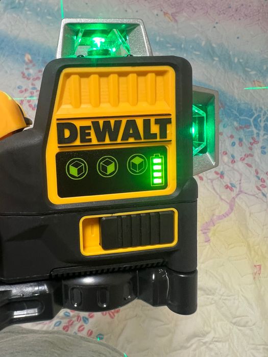 Акумулаторен линеен лазерен нивелир DeWALT 18 V, XR®, 3 x 360°, зелен,