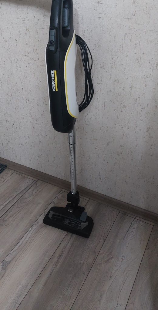 Пылесос вертикальный Karcher