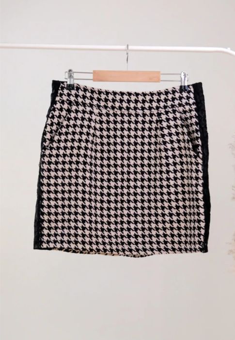 Пепитен костюм с пола и сако