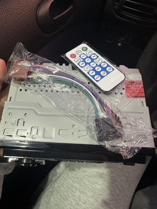 Автомобилно радио Crown с USB,AUX и BLUETHOOTH