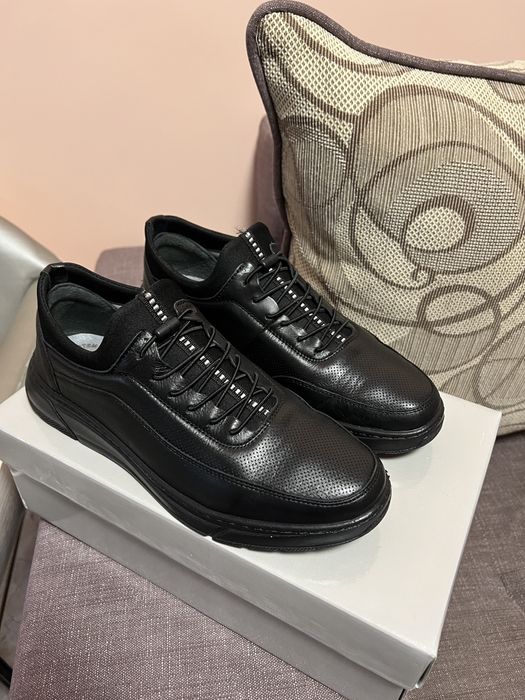 Нови мъжки обувки от естествена кожа