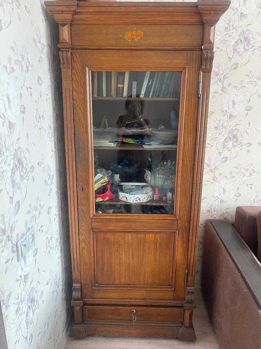 Продам антикварный шкаф