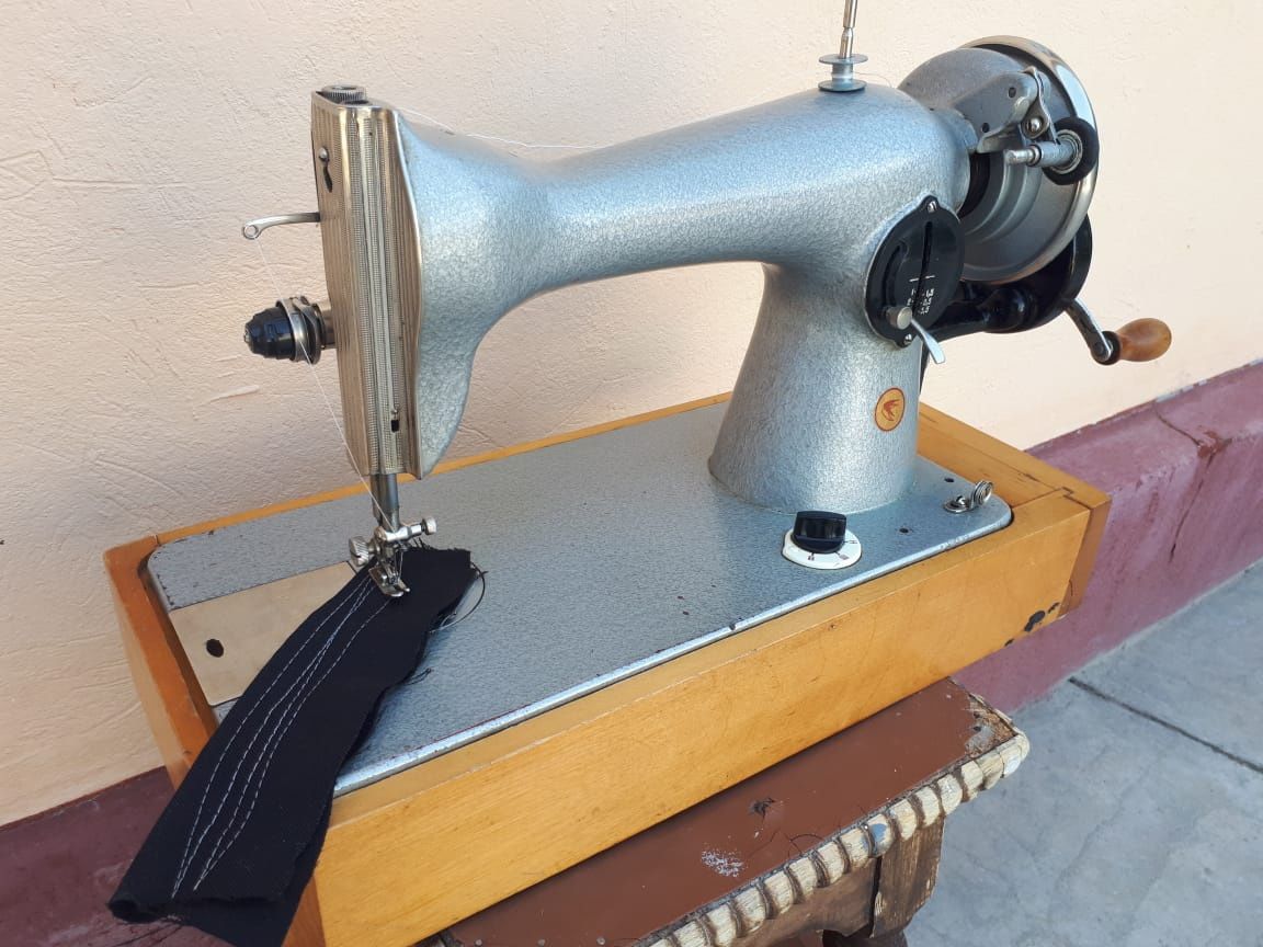 Доставкой Бесплатно Ручная Швейная машинка Подольск шьет работает клас