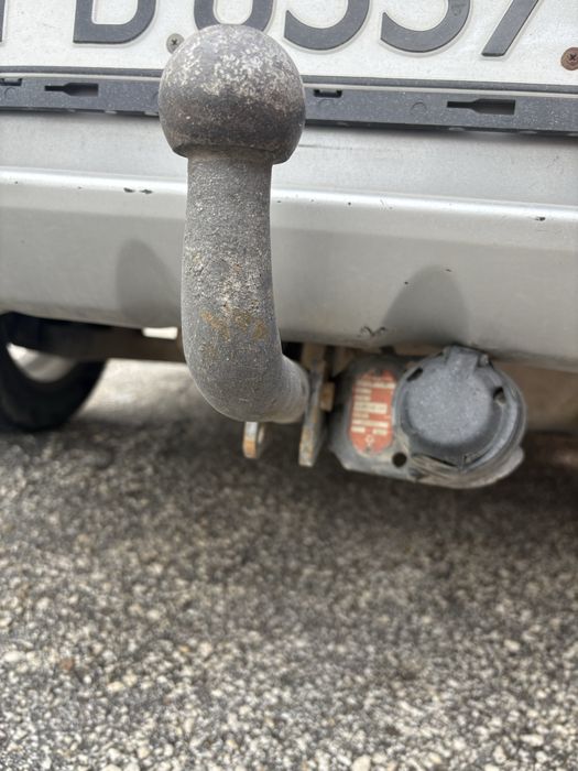 Теглич за Mitsubishi Outlander