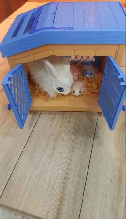 Детска играчка заек и малки зайчета