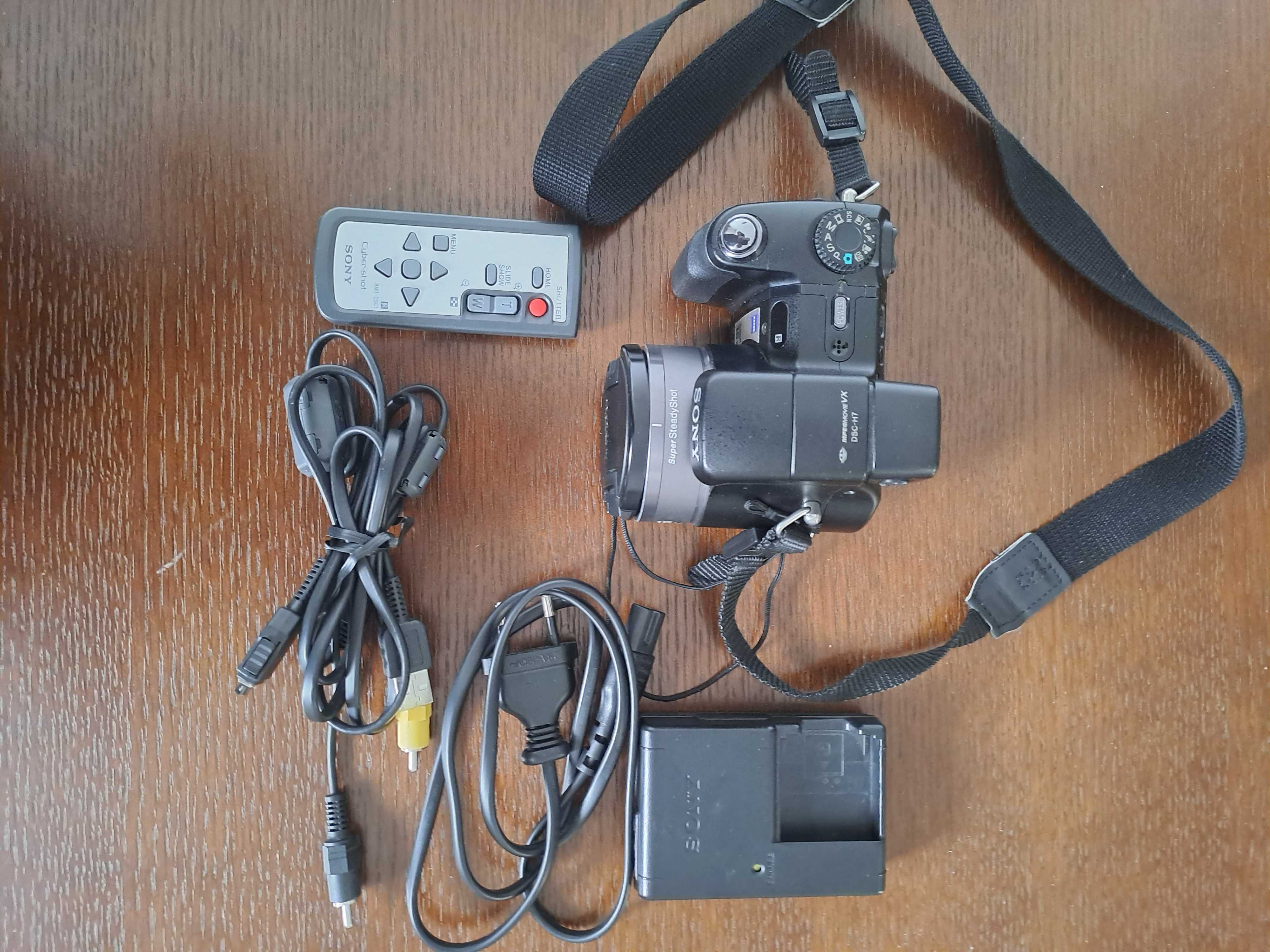 Camera Sony DSC-H7