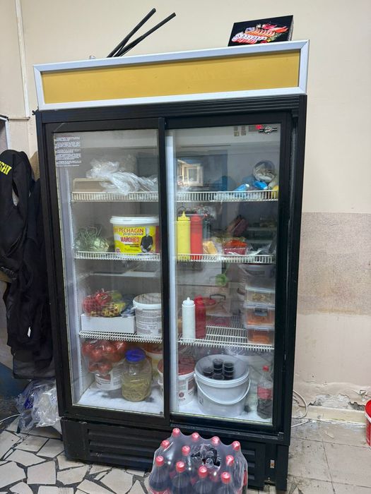 Морозильник и витрина холодильник