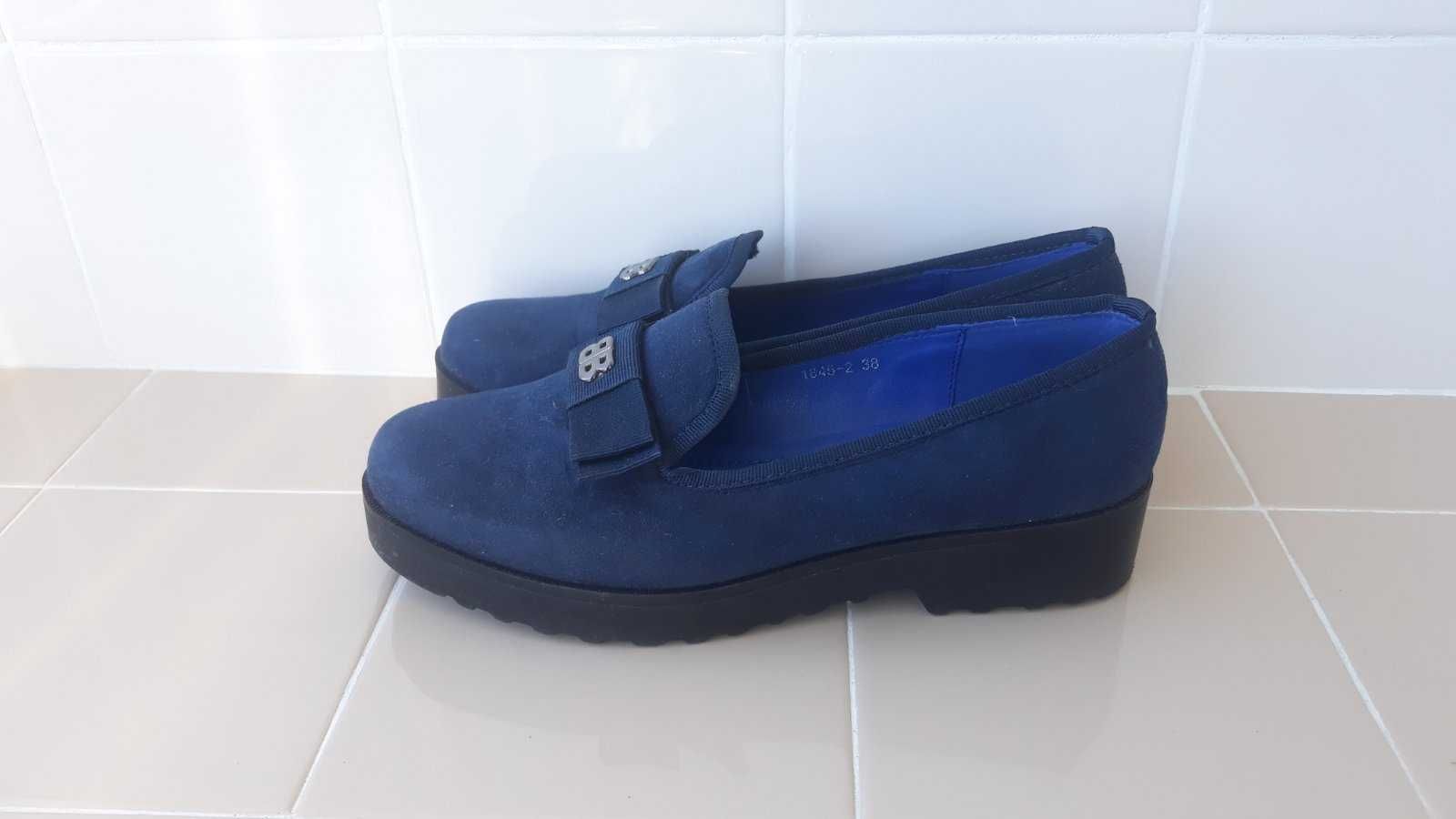 Нови сини пролетно-есенни обувки