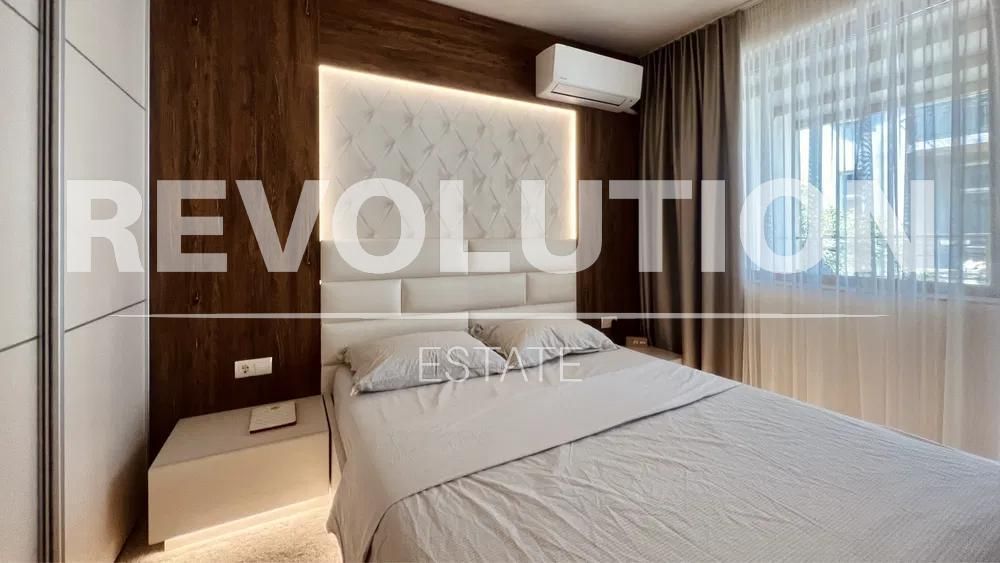 Дава се под наем Тристаен апартамент в Варна, Център - 90 кв.м за 1200 € - Снимка #6