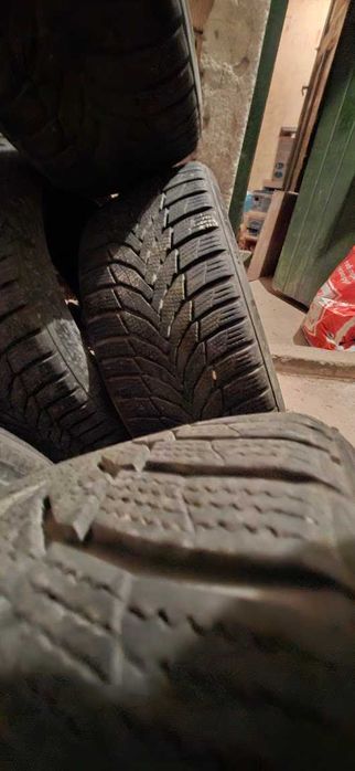 Pirelli 245 40 18 - 60лв и Nexen 225 45 17 - 50 лв.