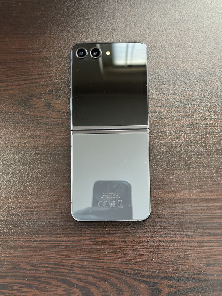 Samsung Galaxy Z Flip5, 8GB RAM, 256GB, Graphite КАТО НОВ! В Гаранция!