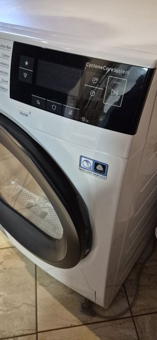 Vând uscator rufe Electrolux