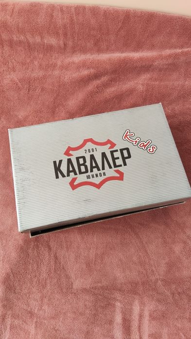 Нови зимни спортни обувки от естествена кожа