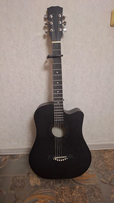 Гитара акустическая в хорошем состоянии ТОРГ