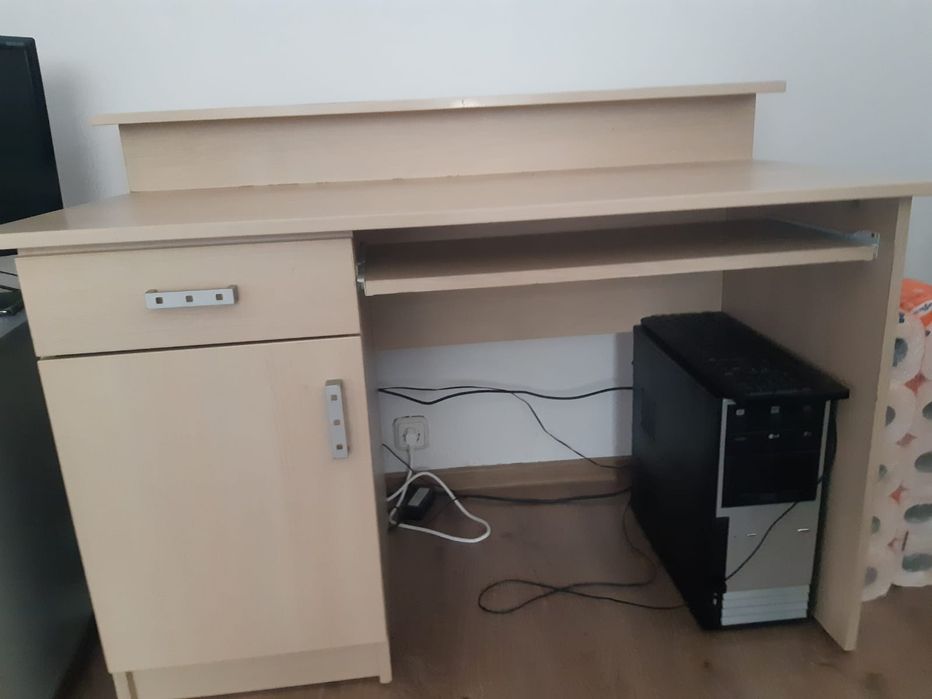 Masa de bírou pentru calculator