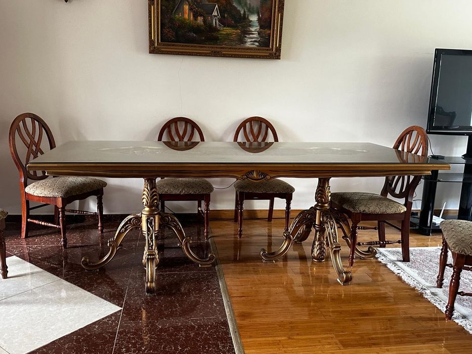 Роскошный обеденный стол