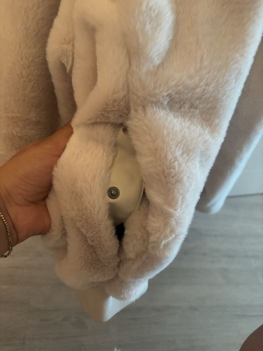 Jacheta blanita Bershka
