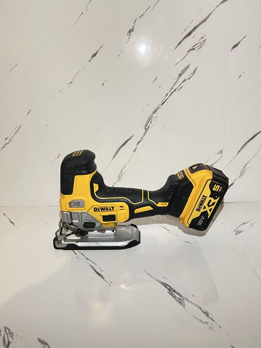 Fierastrau Pendular DeWALT DCS335 Soricel