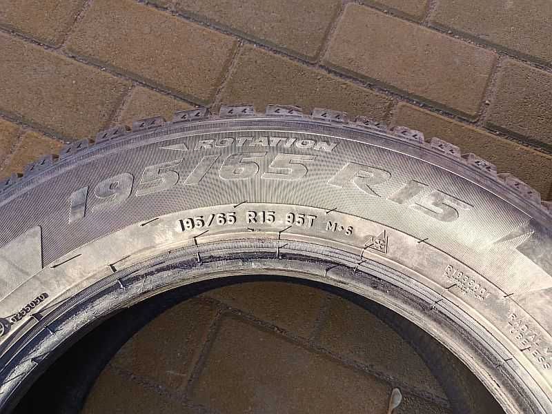 Шины 195/65 R15 - "Pirelli Ice Zero" (Россия), зимние.