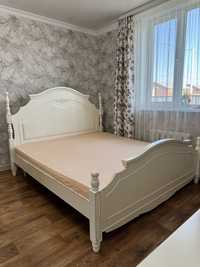 двухспальная кровать. спальный гарнитур в идеальном состоянии