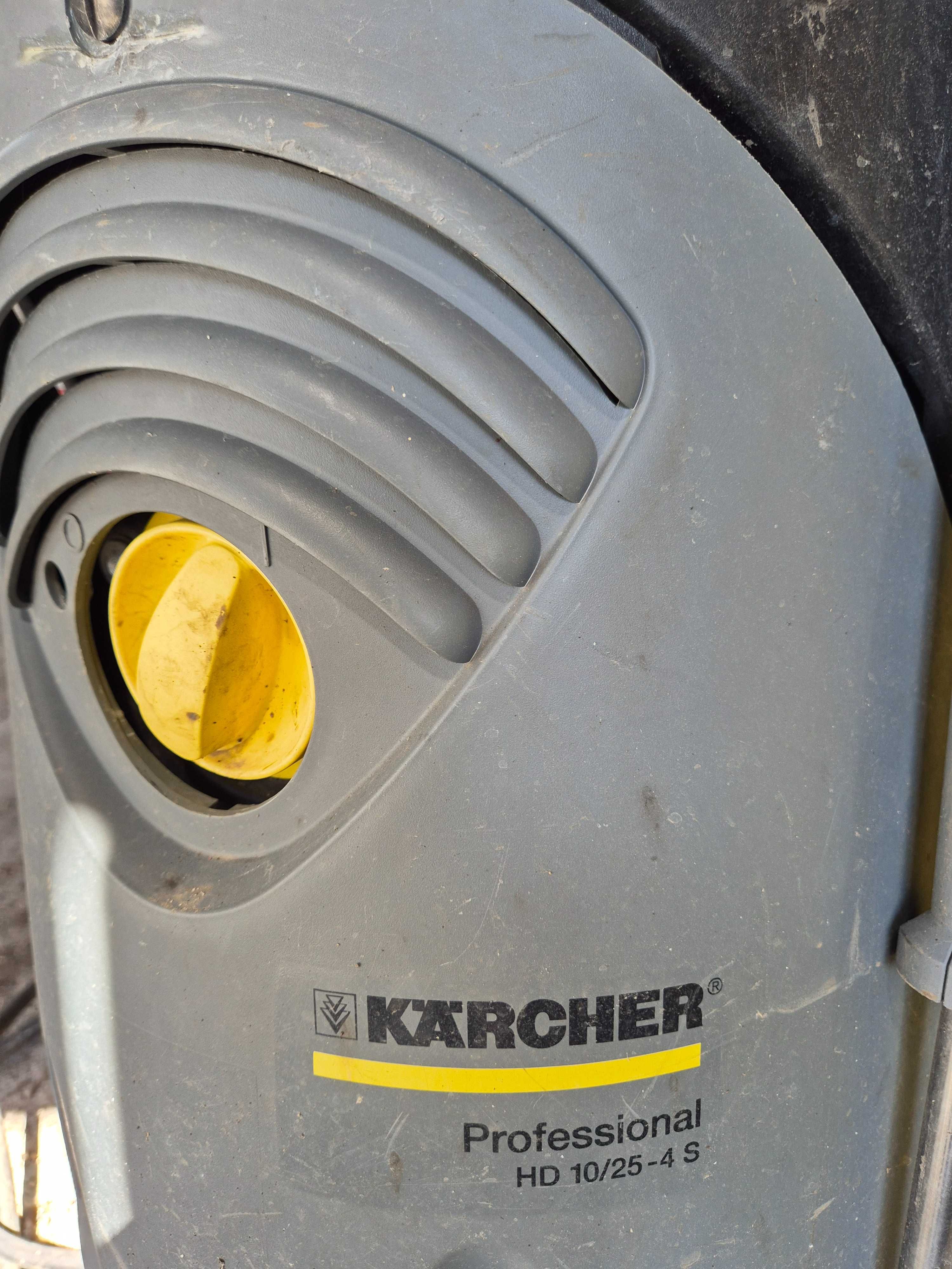 Професионална водоструйна машина KARCHER Professional HD 10/25-4S