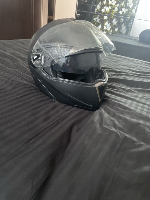 Vand casca neagra de motor,enduro etc.