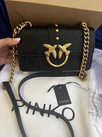 Дамска чанта Pinko 21*12*7cm черна с регулираща дръжка