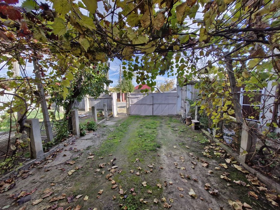 Casa 4 camere + teren 1444 mp ingradit