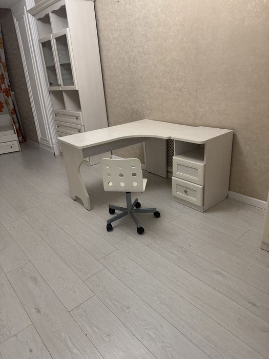 Продам стол письменнвй