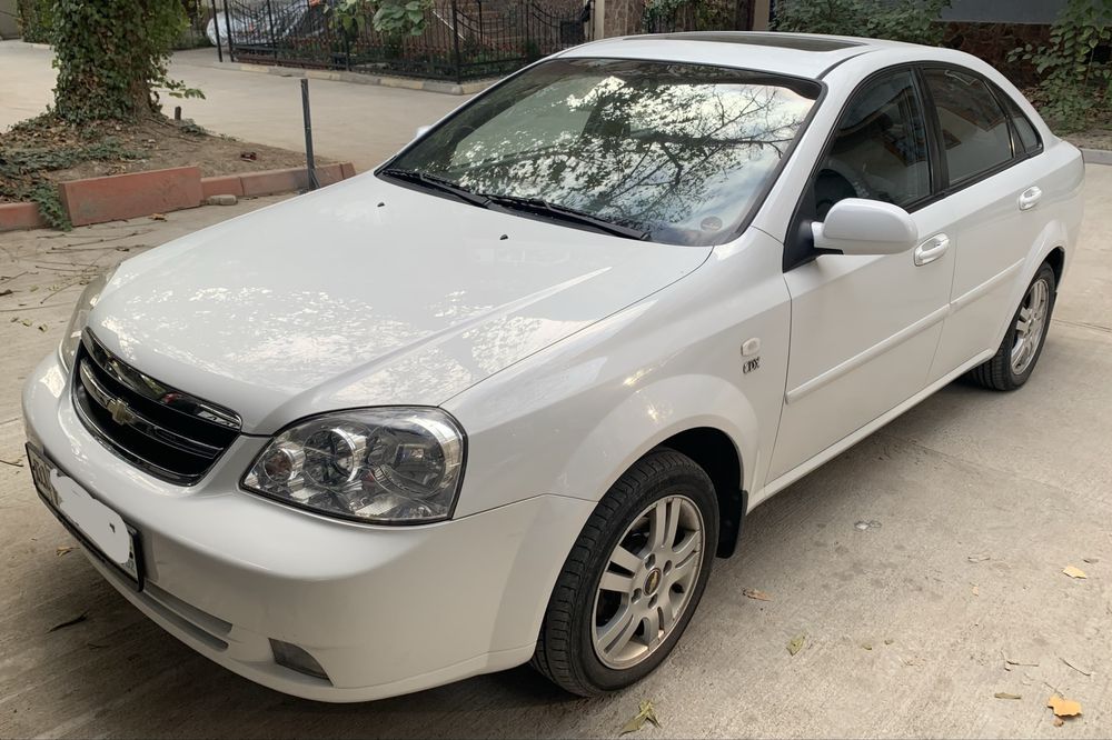Lacetti 1,8 автомат 3поз, готовы рассмотреть цену реального покупателя