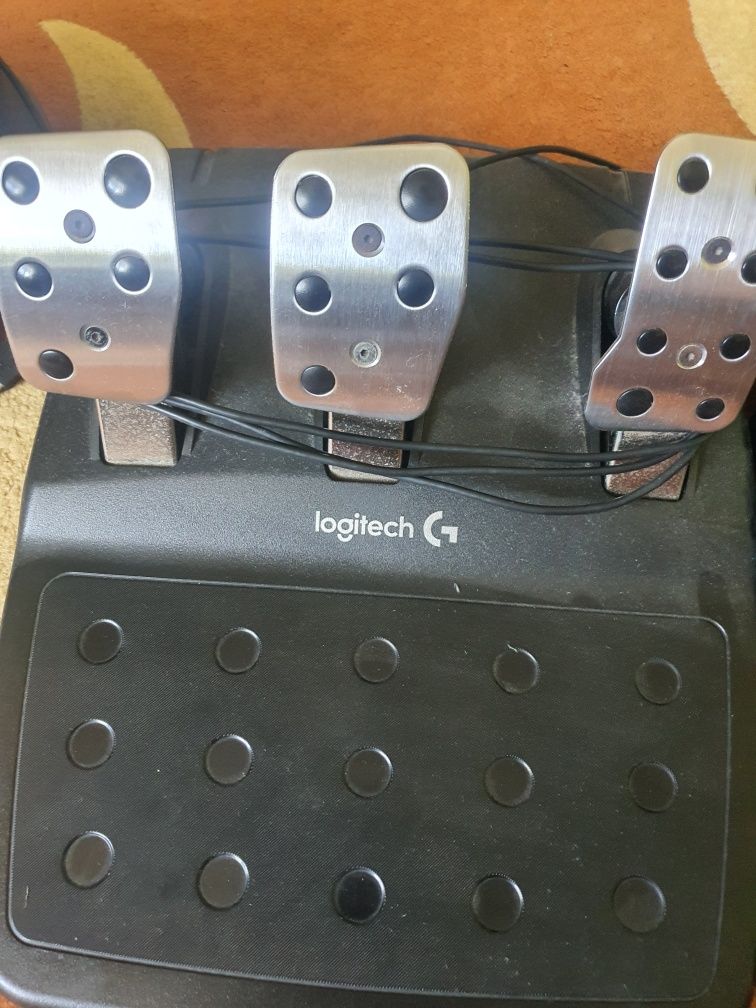 Vând volan Logitech G29 complet