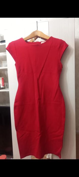 Красное вечернее платье