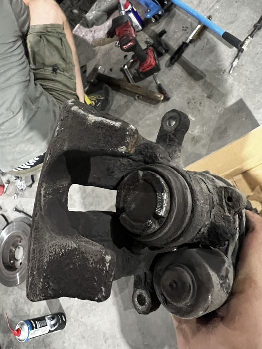 Etrier fata stanga si spate dreapta audi a5 b8.5 2.0 tdi quattro