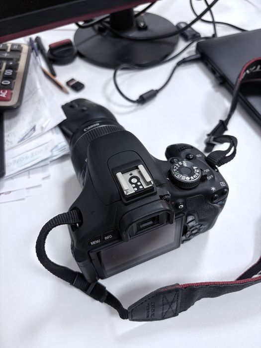 Canon 600d фотокамера