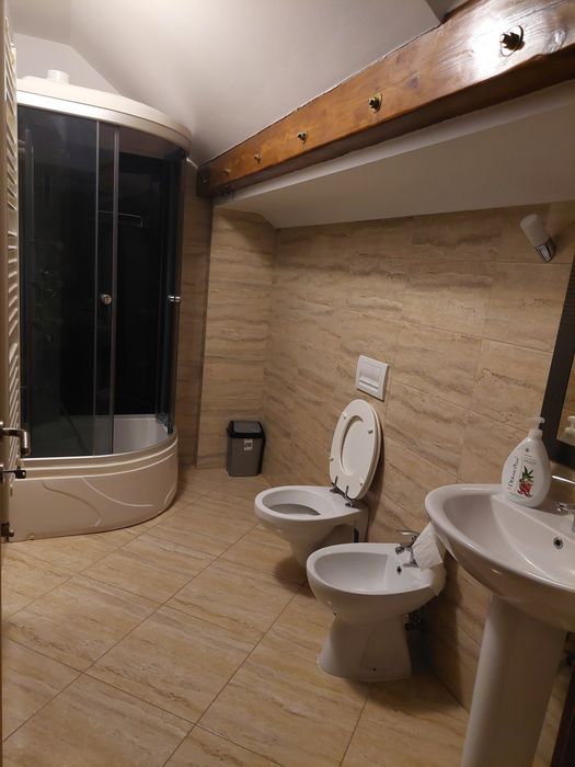 Inchiriez apartament in regim hotelier