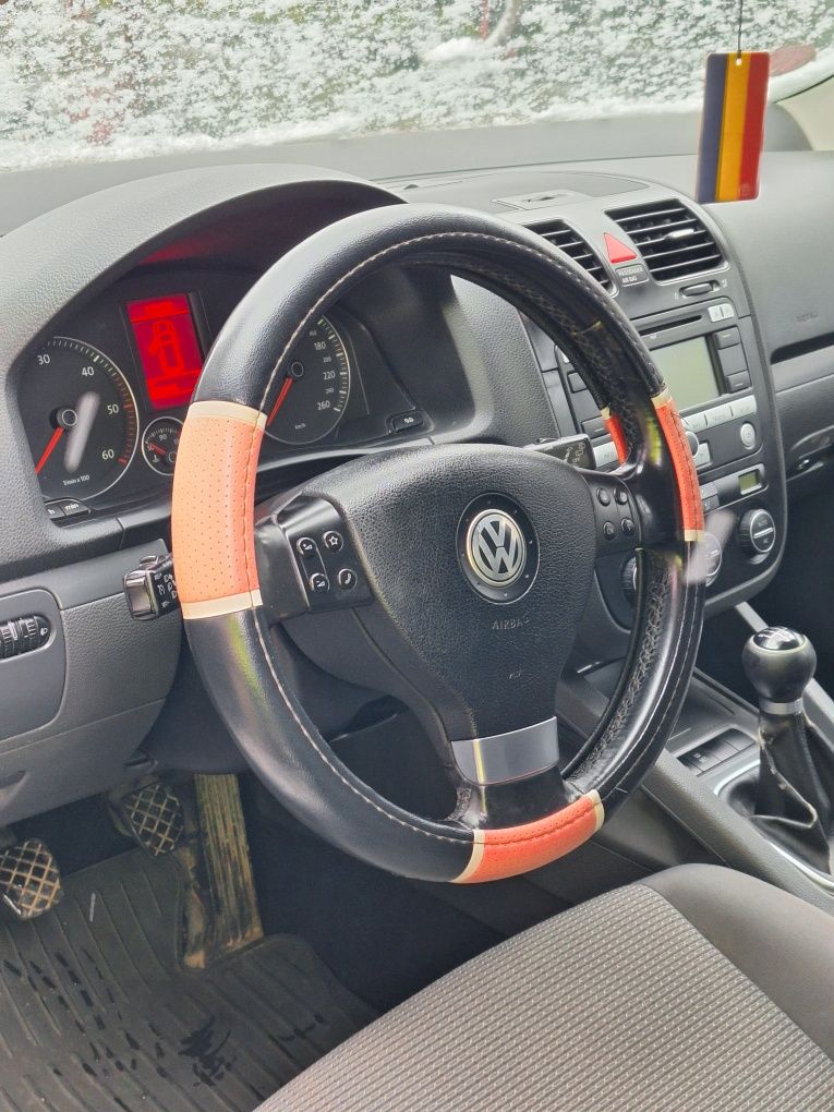 Volkswagen Golf 5 1.9 TDI Bluemotion (Mașina personala)