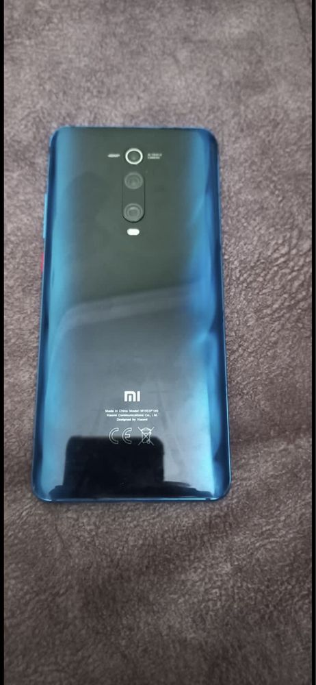 Xiaomi mi 9T минимальные повреждения, есть коробка и адаптер