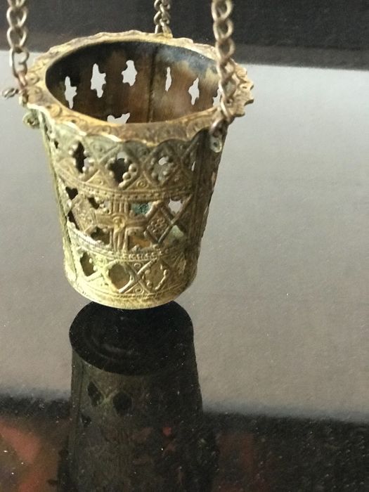 Античен църковен свещник