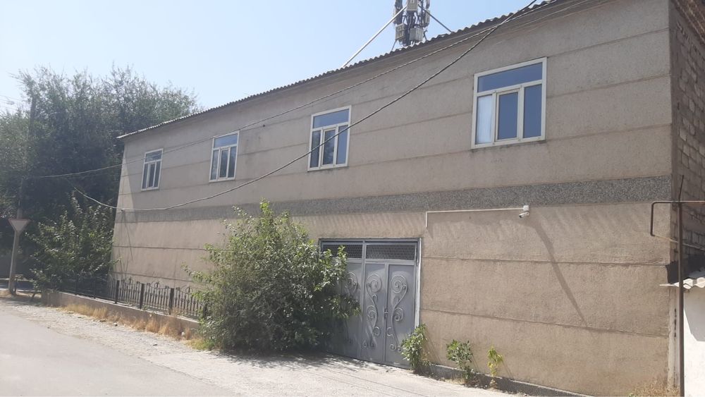Продаеться дом под бизнес