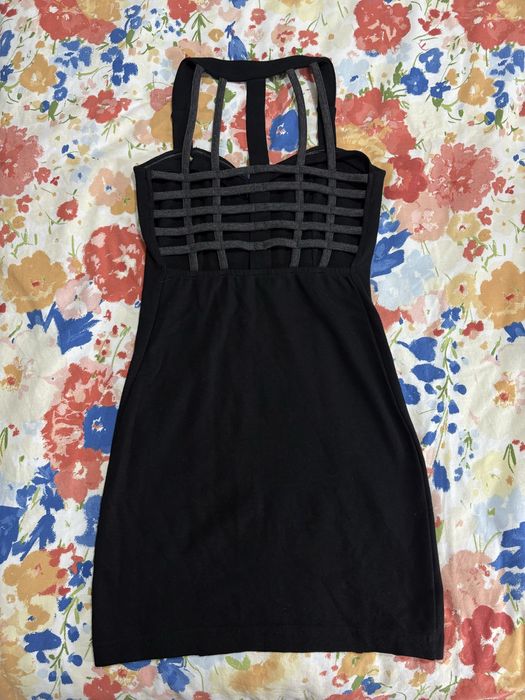 Къса черна рокля