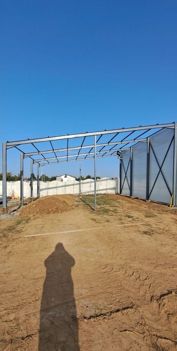 Vand o gama larga de hale metalice diferite dimensiuni