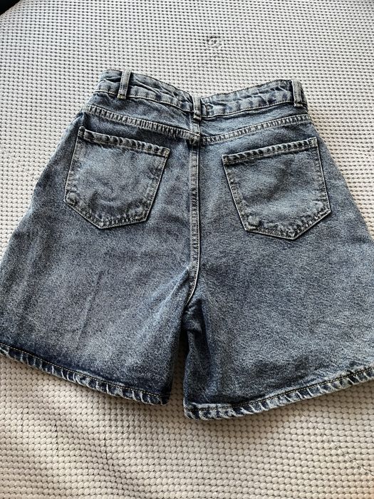 Къси дънкени гащи