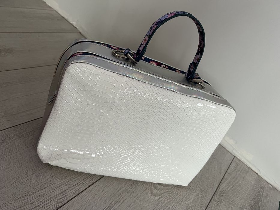 Нова чанта AXEL