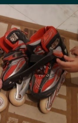 продам ролики в хорошем состоянии с геливыми колесиками с подсветкой