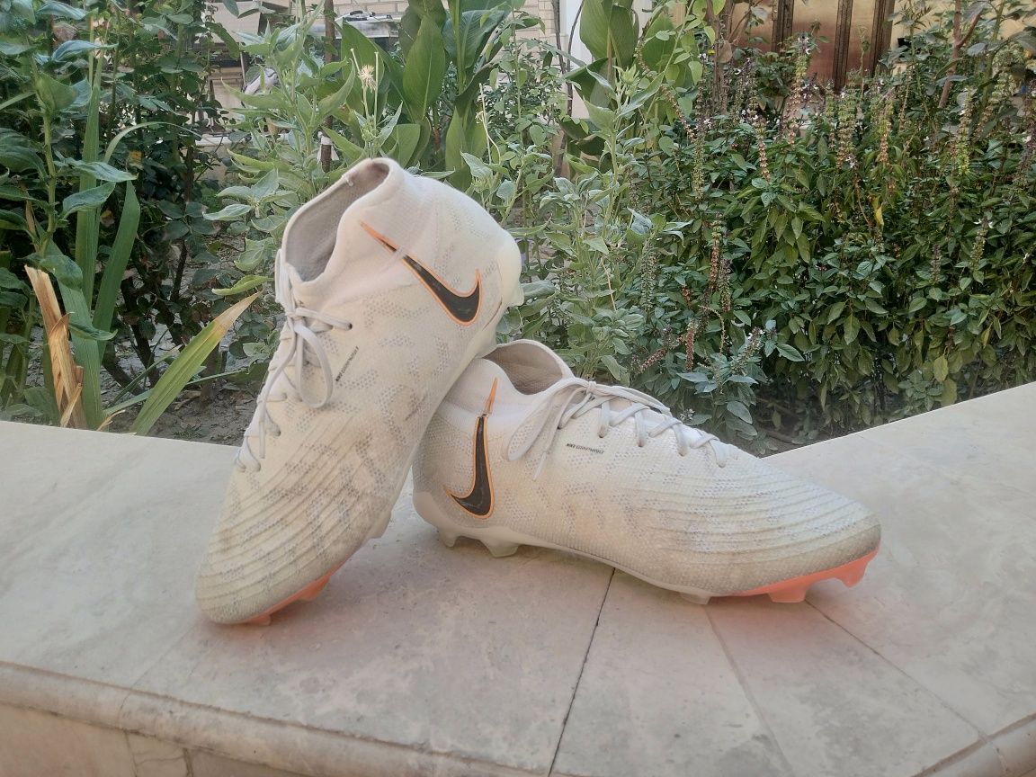 Футбольные Бутсы "Nike Phantom Luna"