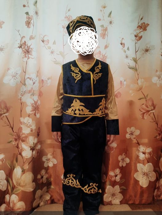 В отличном состоянии национальный казахский костюм для мальчика