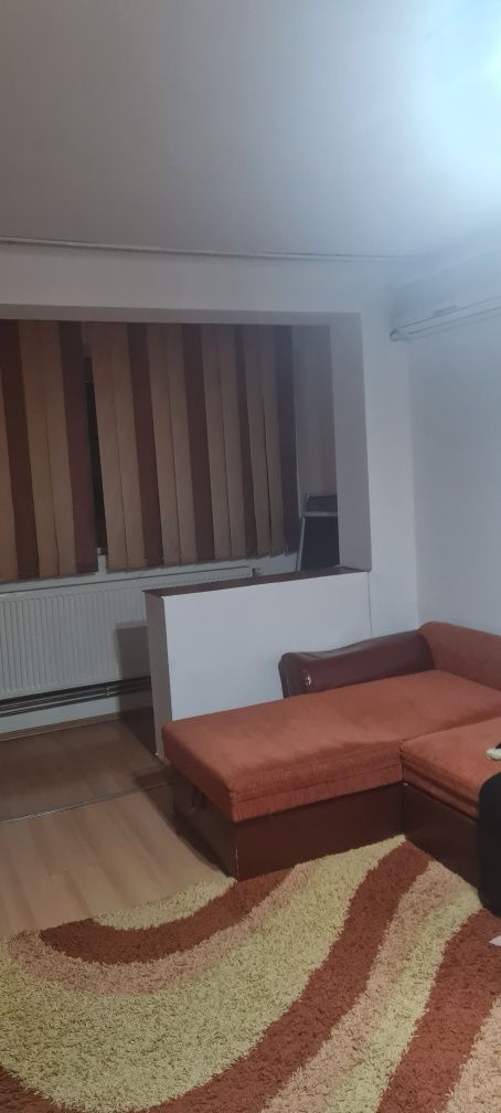 Proprietar, închiriez apartament cu 2 camere