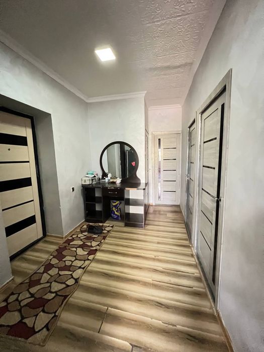 Чирчик 3 микро район 2 х 77 серия 30.500$ Паспорт ва бош толов Иротека